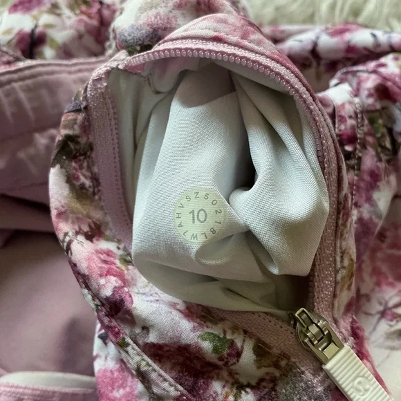 Lululemon Tracker Short V *4"‎ Blossom Spritz Multi - Picture 2 of 5